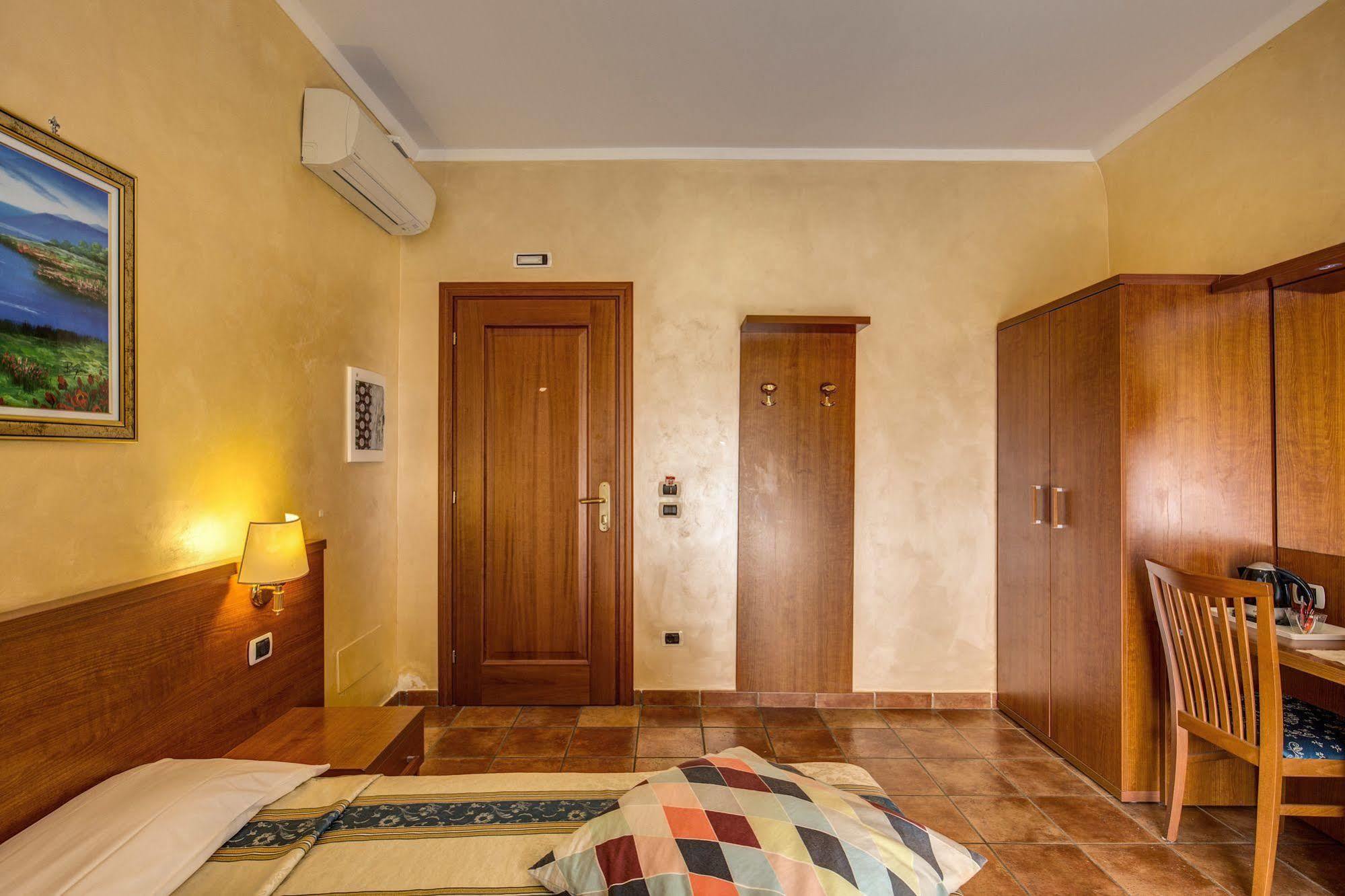 Hotel Maryelen Roma Exterior foto
