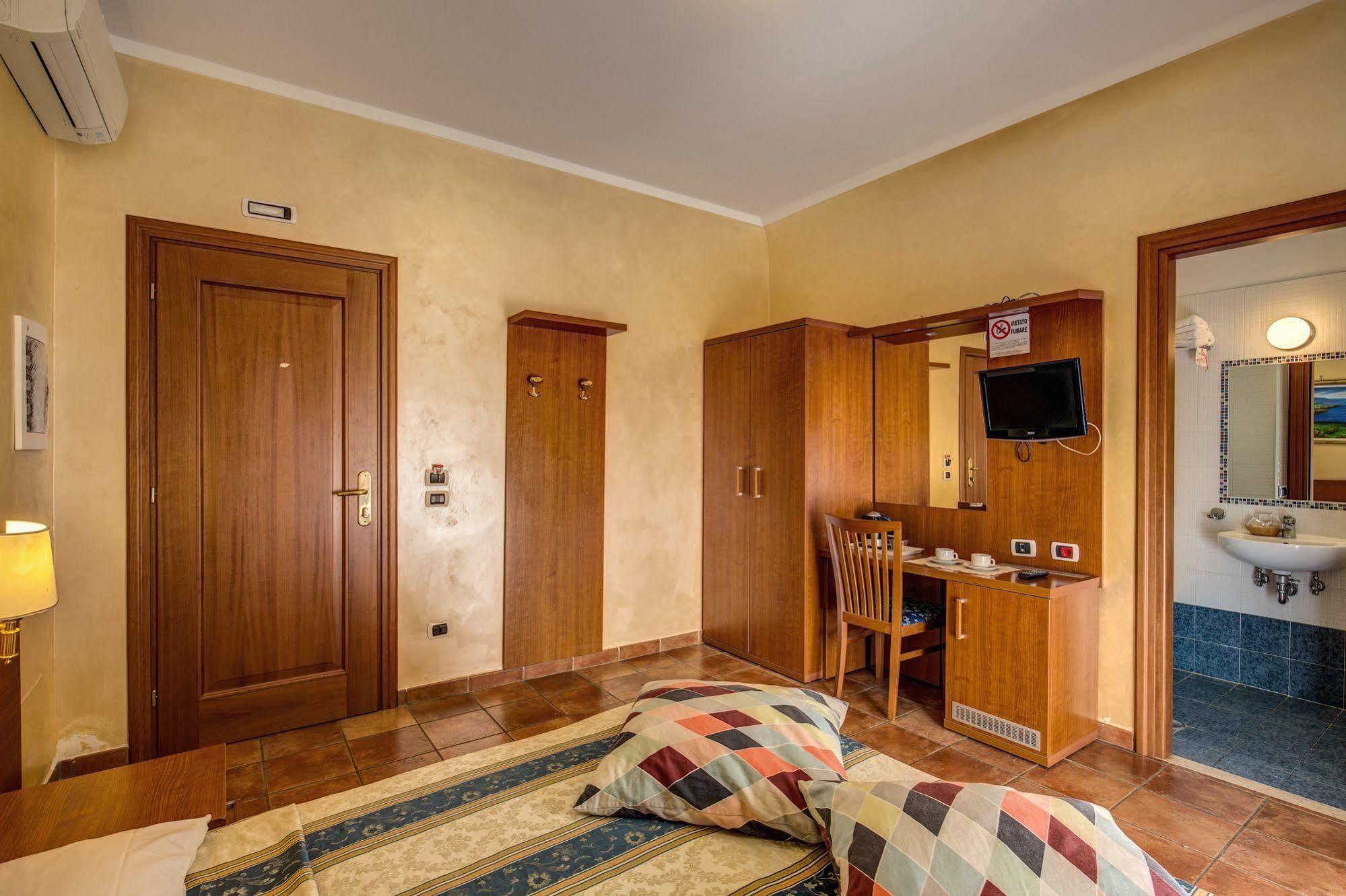 Hotel Maryelen Roma Exterior foto