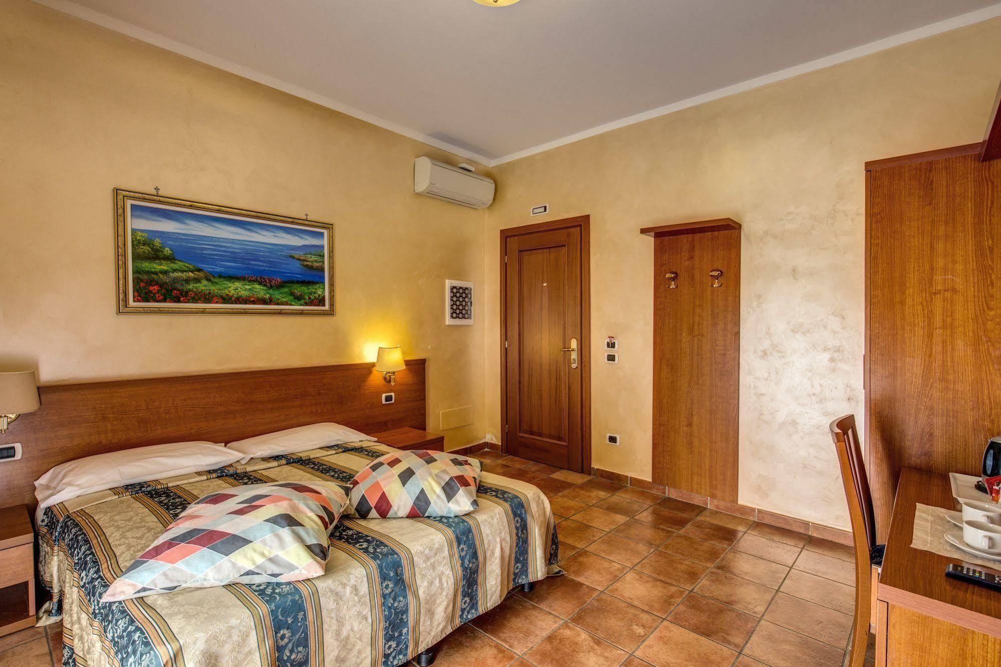 Hotel Maryelen Roma Exterior foto