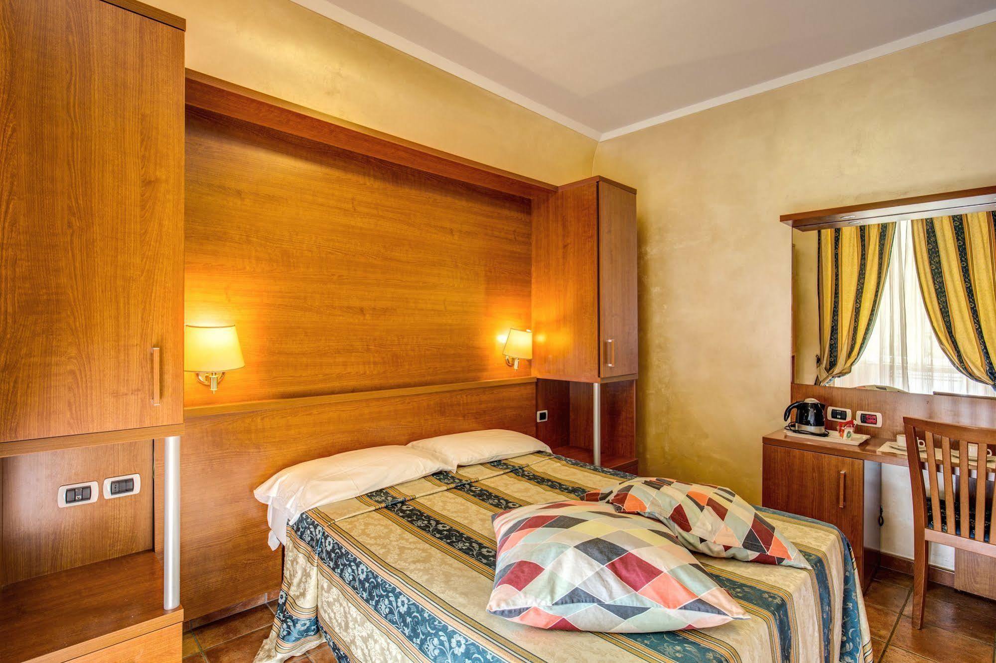 Hotel Maryelen Roma Exterior foto