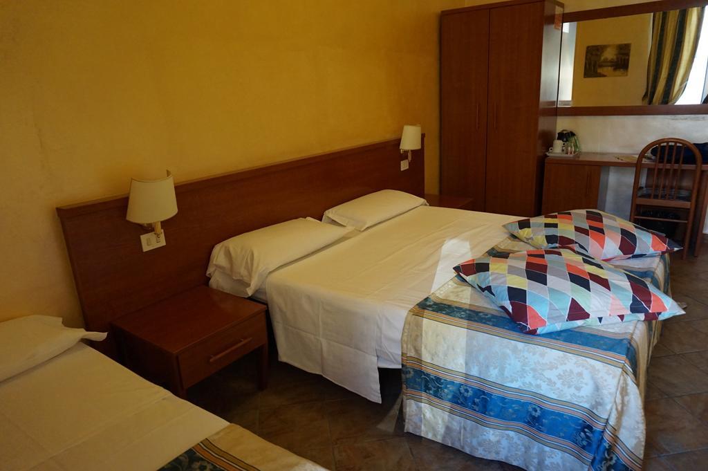 Hotel Maryelen Roma Exterior foto