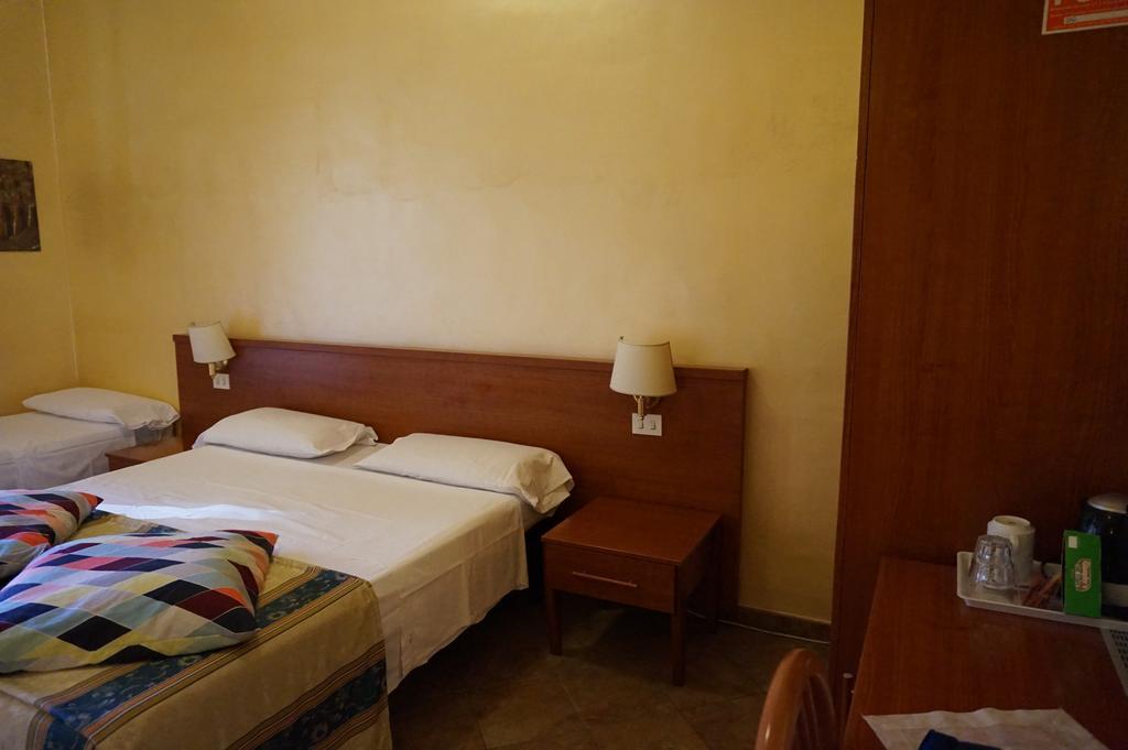 Hotel Maryelen Roma Exterior foto